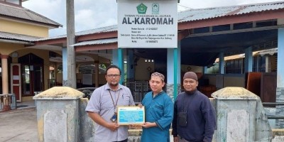 PT Timah Tbk Serahkan Bantuan untuk Dukung Kegiatan TPA dan Tahfidz Al- Karomah Air Raya