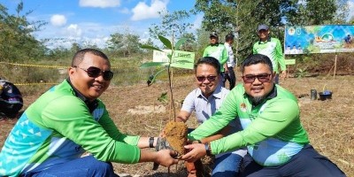 Dinas Lingkungan Hidup Kabupaten Belitung Bersama PT Timah Tbk Tanam Pohon di Lahan Bekas Tambang Peringati Hari Menanam Pohon Indonesia