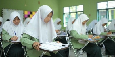 Berikan Beasiswa Pendidikan Bagi Masyarakat di Lingkar Tambang, Langkah Nyata PT Timah Tbk untuk Meningkatkan Kualitas Sumber Daya Manusia 