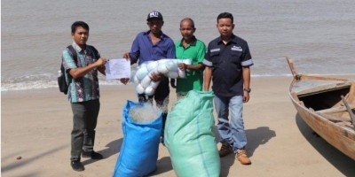 PT Timah Tbk Serahkan Bantuan Alat Tangkap Untuk KUB Titihan Muhibah Kelurahan Sawang 